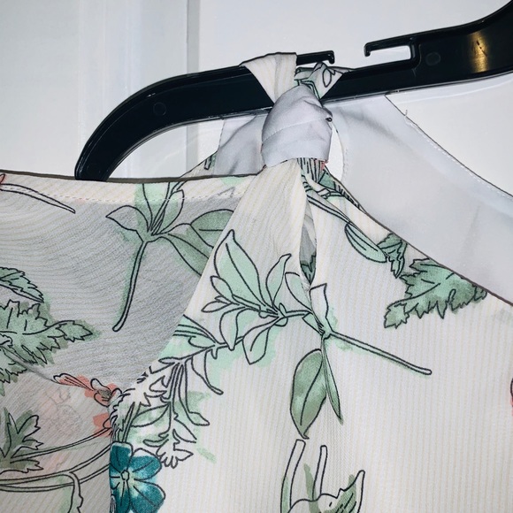 Brand new floral blouse - Picture 3 of 4